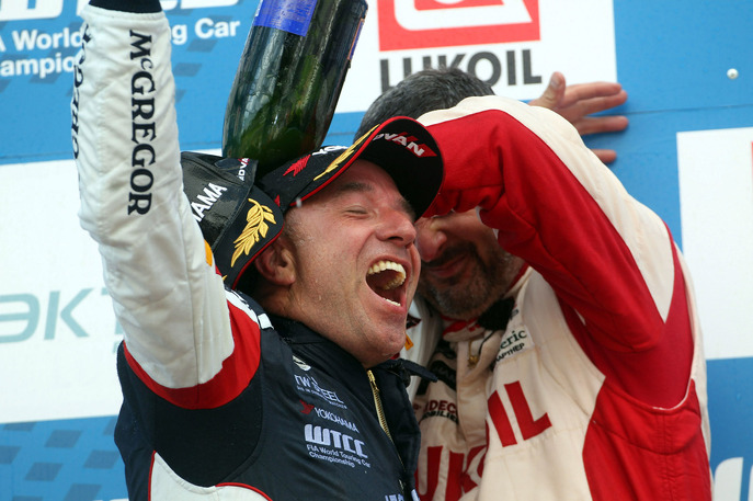 tom-coronel-moskou-podium.jpg