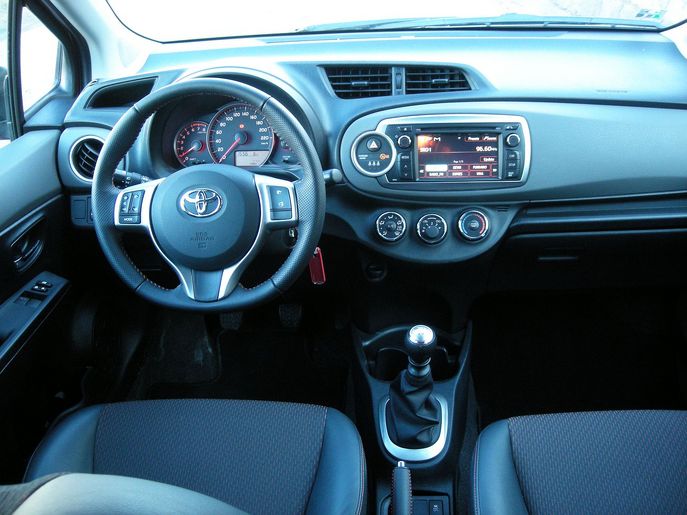 toy-yaris-6218g.jpg