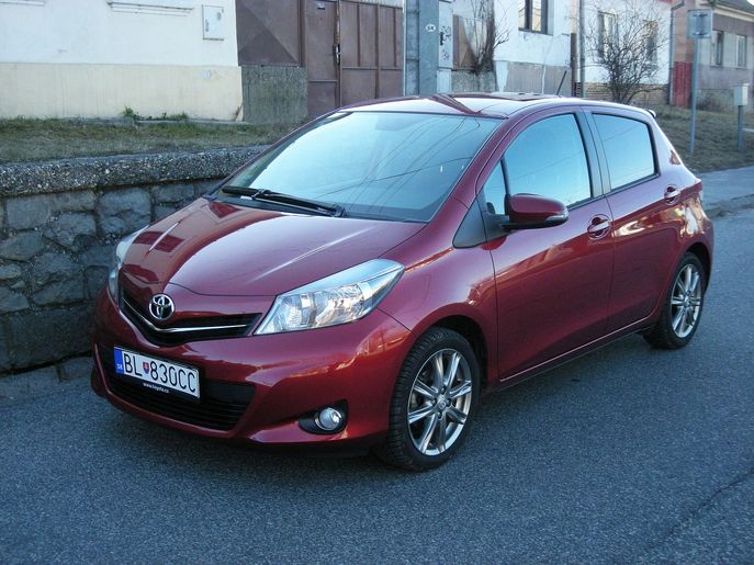 toy-yaris-6221g.jpg