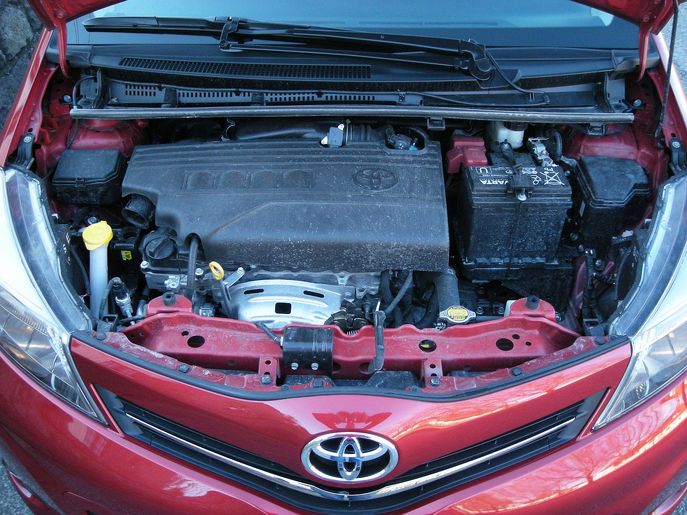 toy-yaris-6222g.jpg