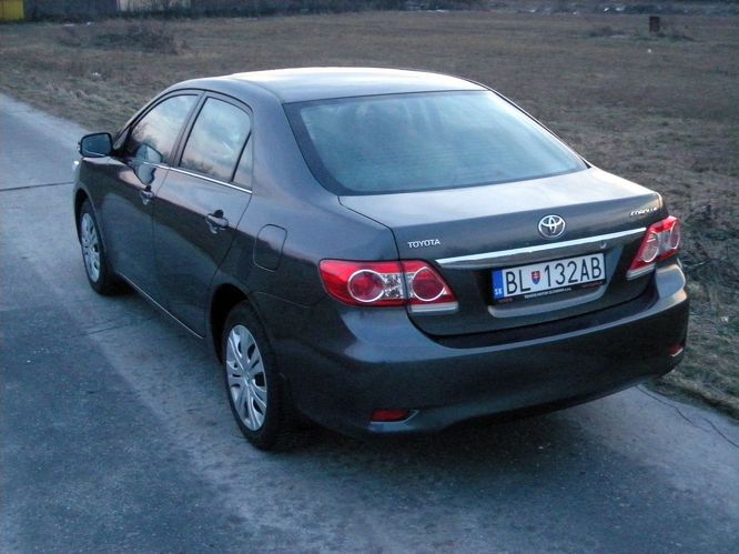 toyota-corolla-sdn3843g.jpg