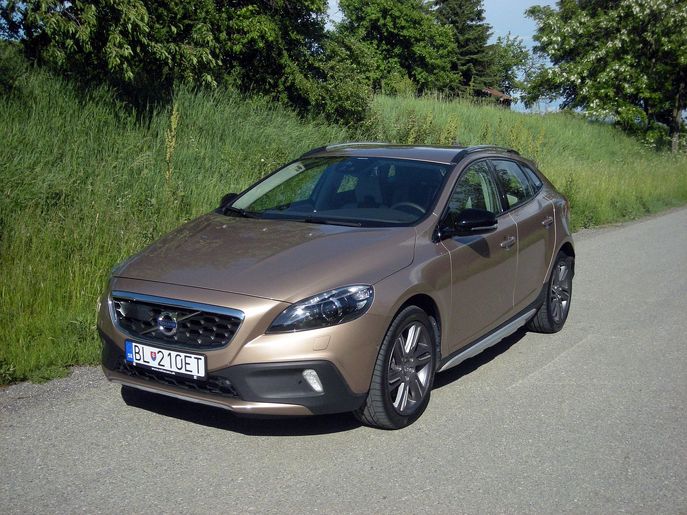 v40-cross-awd-8052g.jpg