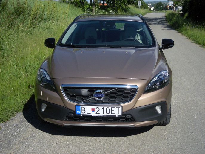 v40-cross-awd-8053g.jpg