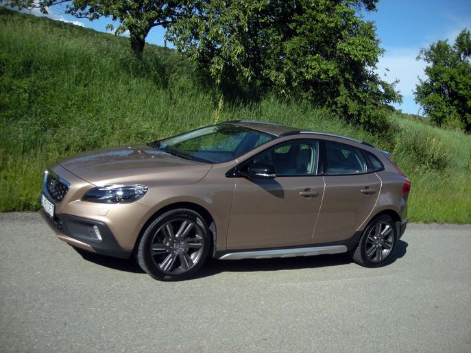 v40-cross-awd-8054g.jpg