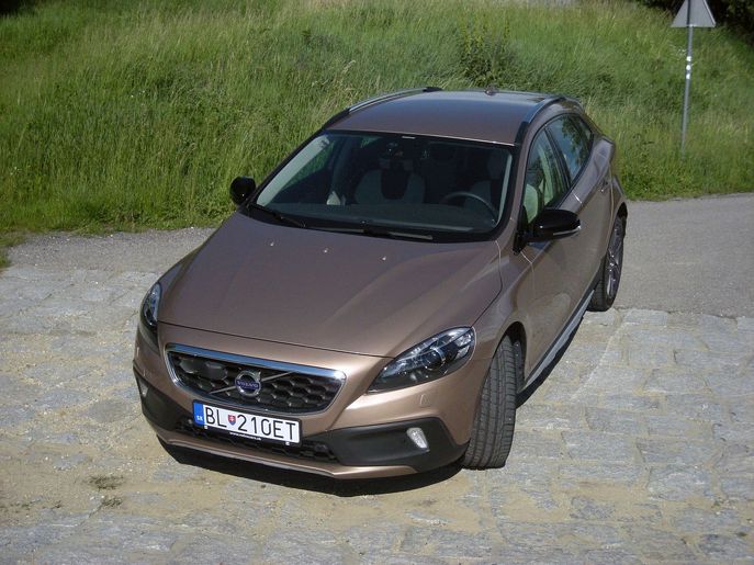 v40-cross-awd-8056g.jpg