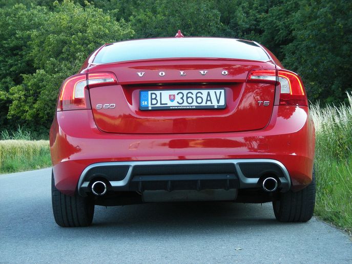 volvo-s60-r-design5193g.jpg