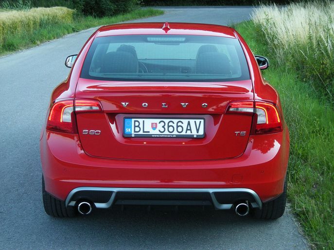 volvo-s60-r-design5194g.jpg