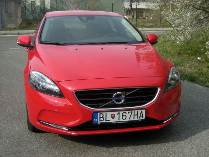 volvo-v40-n9063g.jpg