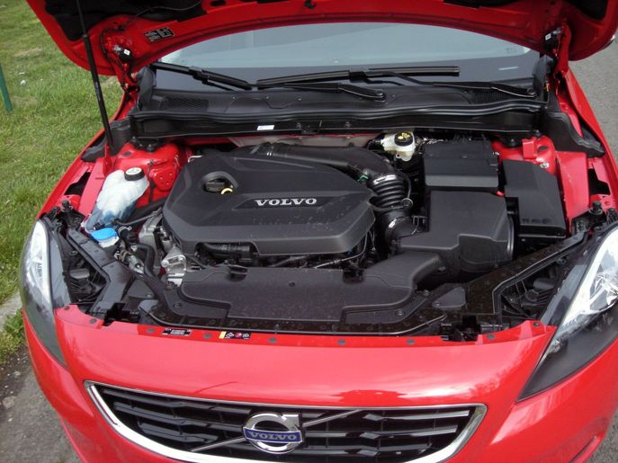 volvo-v40-n9073g.jpg