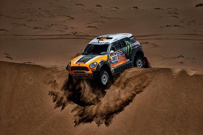 Foto: www.dakar.com;Automobil Mini All 4 Racing so štartovým číslom 307 riadi Argentínčan Orlando Terranova;