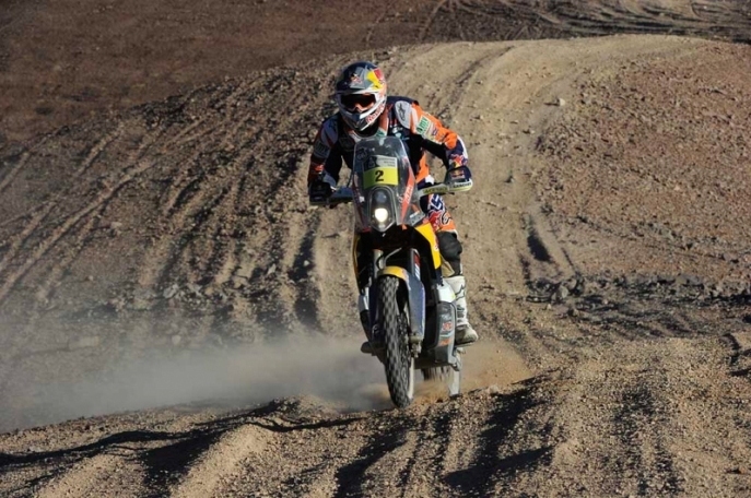 Foto: www.dakar.com;Španielsky pretekár Marc Coma s motocyklom KTM je už od piatej etapy nepretržite na čele jednostopovej kategórie;