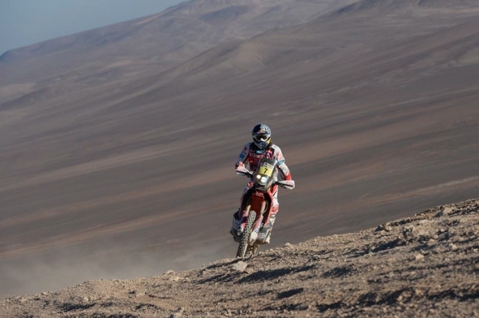 Foto: www.dakar.com;Helderovi Rodriguesovi z Portugalska, reprezentujúcemu značku Honda, patrí priebežná 5. pozícia;