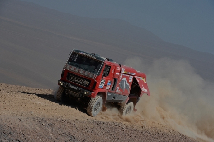 Foto: www.dakar.com;Bieloruskej posádke Viazovich/Neviarovich/Haranin s truckom MAZ 5309 RR patrí lichotivá jedenásta priečka;