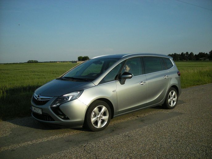 zafira-tourer-6615g.jpg