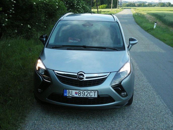 zafira-tourer-6625g.jpg