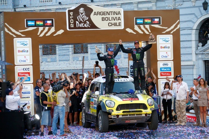 Foto: www.dakar.com;Španielsko-francúzska posádka Joan "Nani" Roma/Michel Perin (Mini All 4 Racing) ovládla kategóriu automobilov;