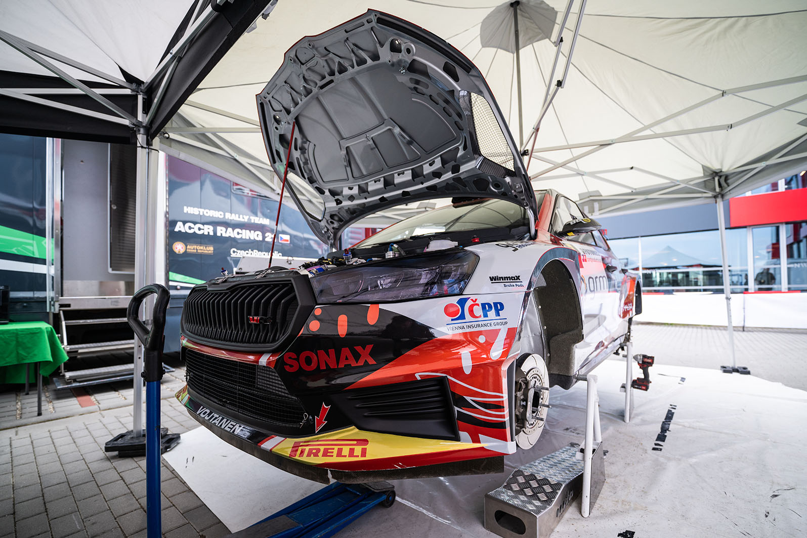03-skoda-fabia-rs-rally2.jpg