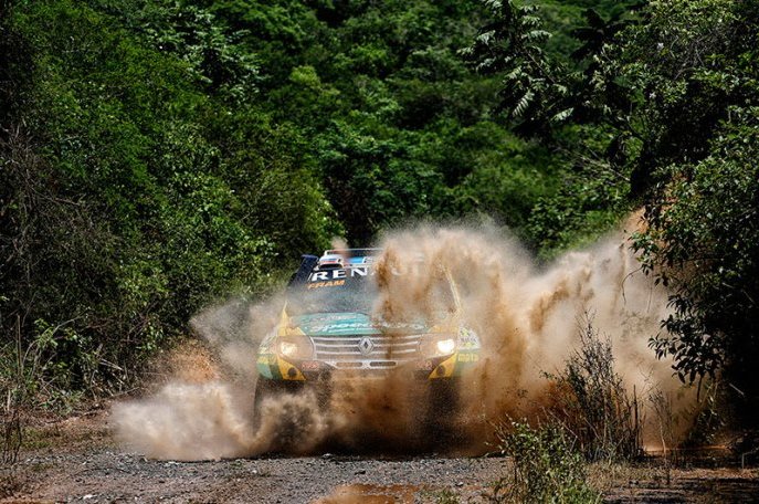 Etapa zo Salty do Termas de Rio Hondo bola pln&aacute; prekvapen&iacute; a zvratov. &Uacute;častn&iacute;kom v ceste za dosiahnut&iacute;m cieľa st&aacute;li aj tak&eacute;to brody;www.dakar.com