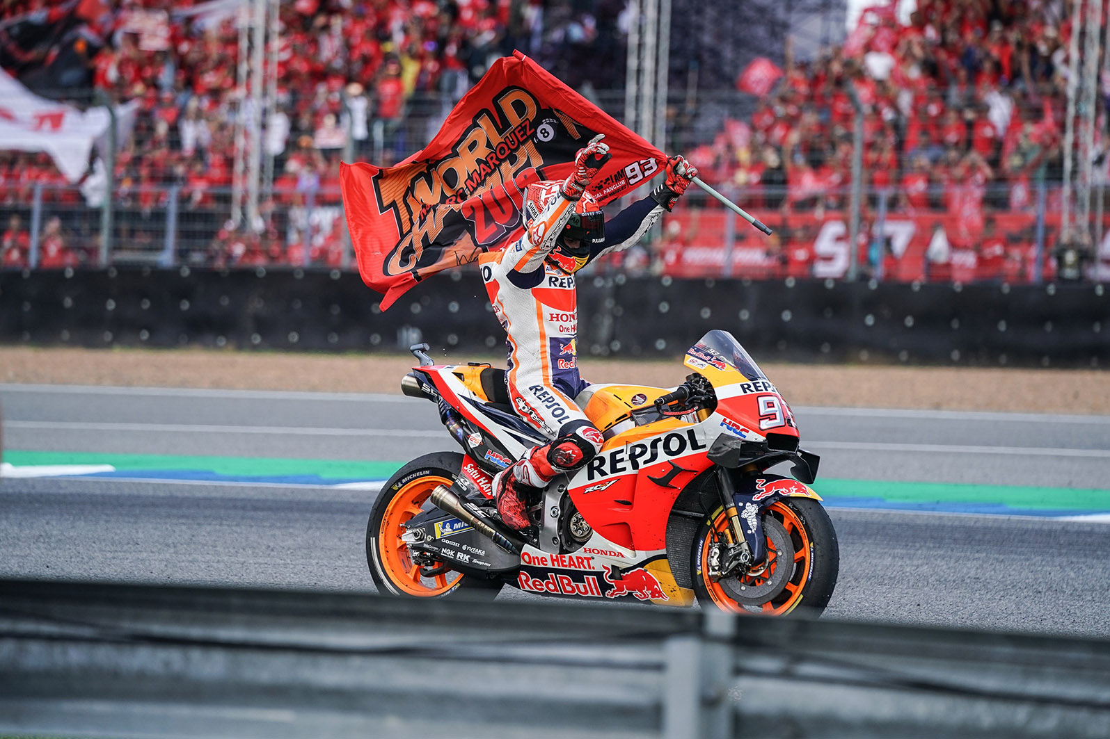 Honda 193015-marc-marquez-2019-motogp-world-champion.jpg