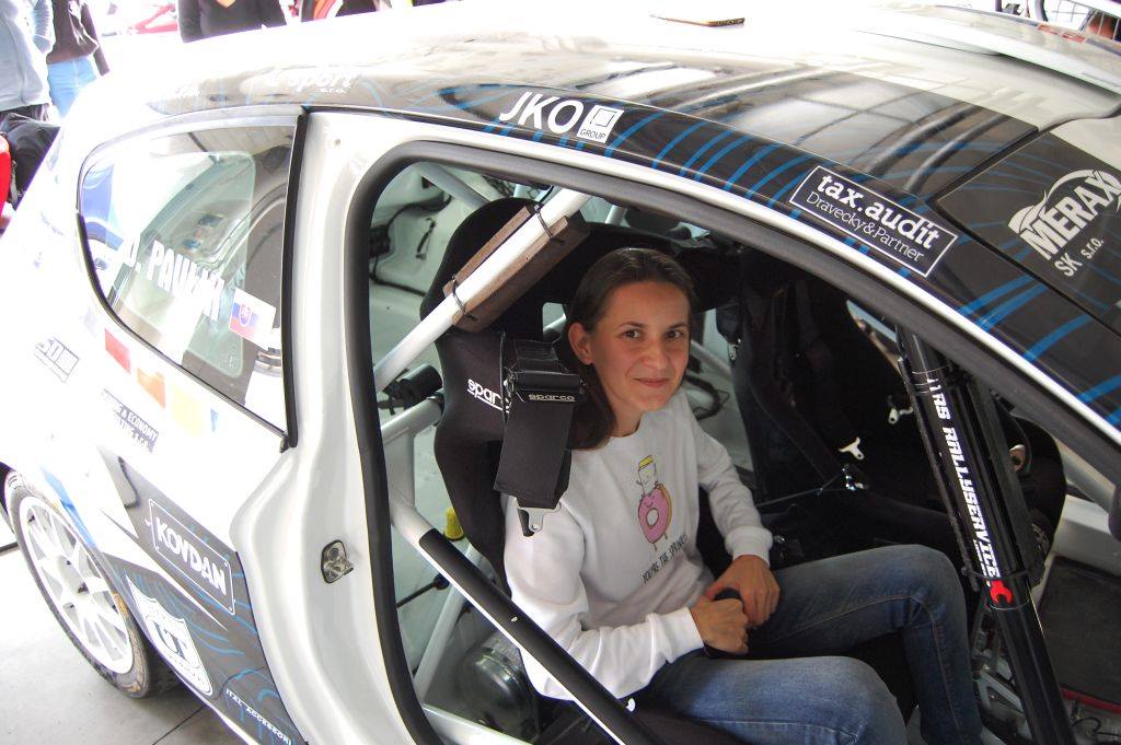 FB Adriana Majdanová;Keď je možnosť vyskúšať suťažný špeciál na sedadle spolujazdca s Denisom Pavlíkom 45282531-2037769902912683-1163676274514722816-o.jpg