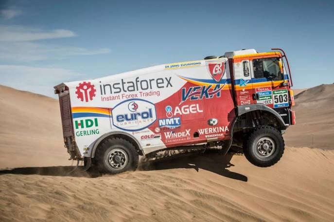 Česk&yacute; pretek&aacute;r Ale&scaron; Loprais (MAN) si k 35. narodenin&aacute;m doprial netradičn&yacute; darček: etapov&eacute; v&iacute;ťazstvo v najťaž&scaron;&iacute;ch automobilov&yacute;ch a motocyklov&yacute;ch pretekoch sveta;Foto: Ale&scaron; Loprais Fanclub (Facebook)