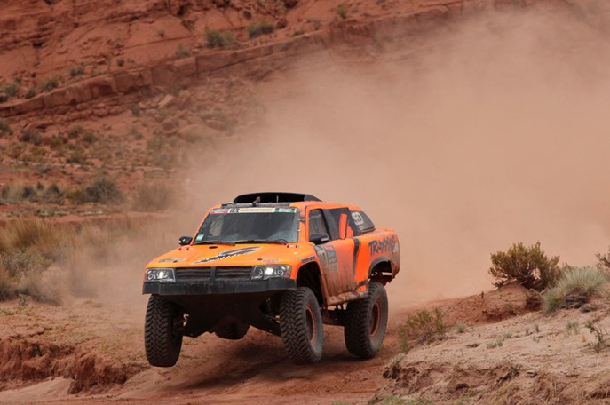 Reprezentant Spojen&yacute;ch &scaron;t&aacute;tov americk&yacute;ch Robby Gordon a jeho buggy Gordini;www.dakar.com