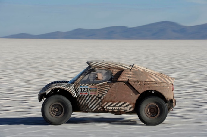 Franc&uacute;z Guerlain Chicherit, niekdaj&scaron;&iacute; profesion&aacute;lny lyžiar a mnohon&aacute;sobn&yacute; &uacute;častn&iacute;k dakarskej rallye, s&uacute;ťaž&iacute; v tomto roku s buginou;www.dakar.com