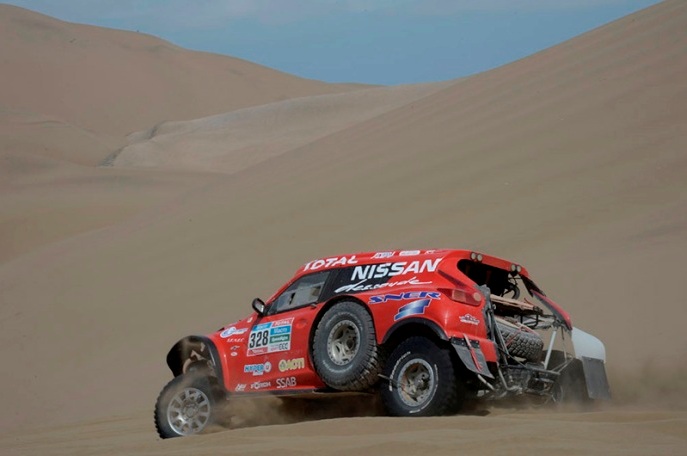 Na buginu stavil aj ďal&scaron;&iacute; Franc&uacute;z: Thierry Magnaldi, niekdaj&scaron;&iacute; vynikaj&uacute;ci motocyklov&yacute; pretek&aacute;r medzi Par&iacute;žom a Dakarom, riadi Juke Dessoude Nissan Buggy;www.dakar.com