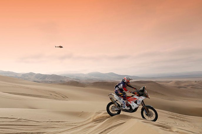 N&aacute;strah&aacute;m 37. ročn&iacute;ka Rallye Dakar 2015 zatiaľ &uacute;spe&scaron;ne odol&aacute;va aj indick&yacute; motocyklista Santosh Chunchunguppe Shivashankar na KTM. Priebežne je na 42. poz&iacute;cii;www.dakar.com