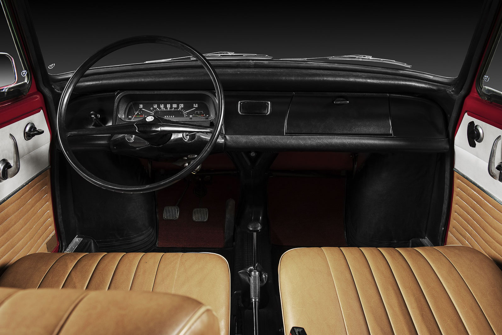 95587sko-skoda-1000-mbx-cabin.jpg