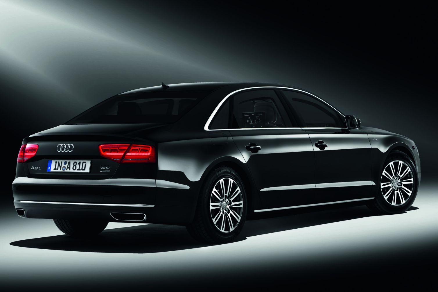 audi-a8l-110002-g.jpg