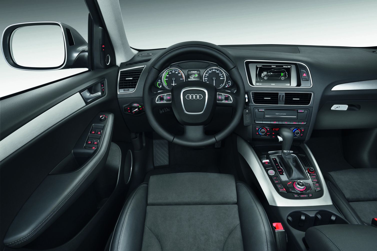 Audi; audi-q5h100017-g.jpg