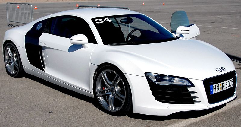 Audi;Aké budú bojové farby Audi R8 zatiaľ nevieme. audi-r8-1.jpg