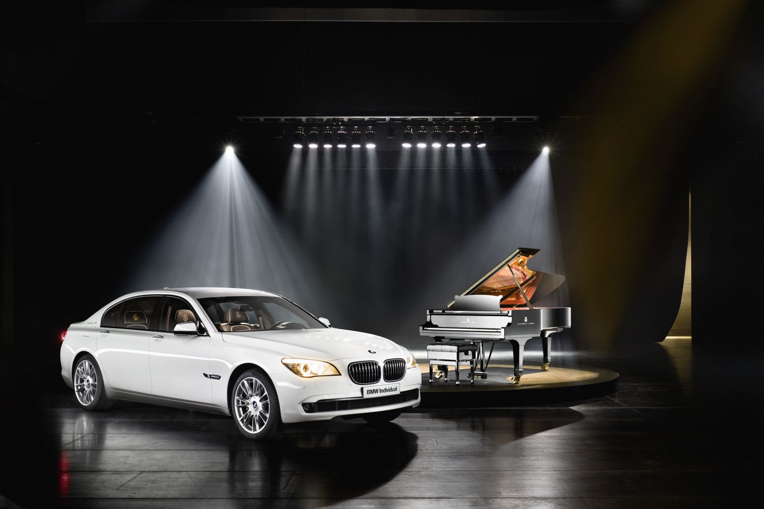 BMW;Takto vyzerá individuálne zostrojené BMW radu 7. bmw7individual824g.jpg