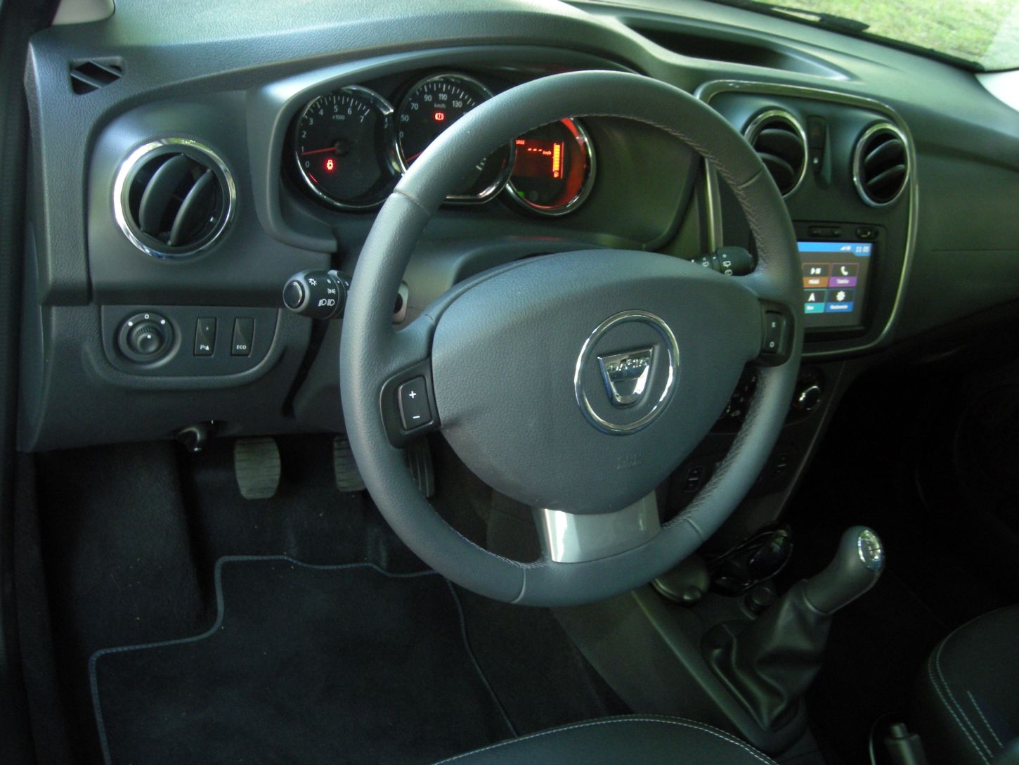 dacia-logan-mcv5873g.jpg