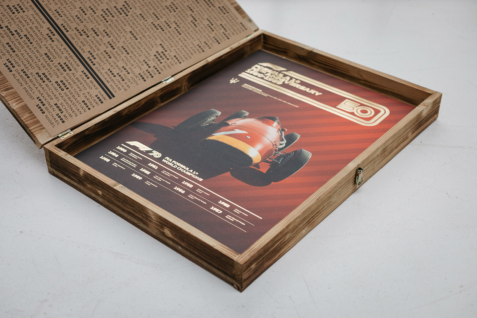 formula-1-decades-deluxe-collection-vintage-box-2.jpg