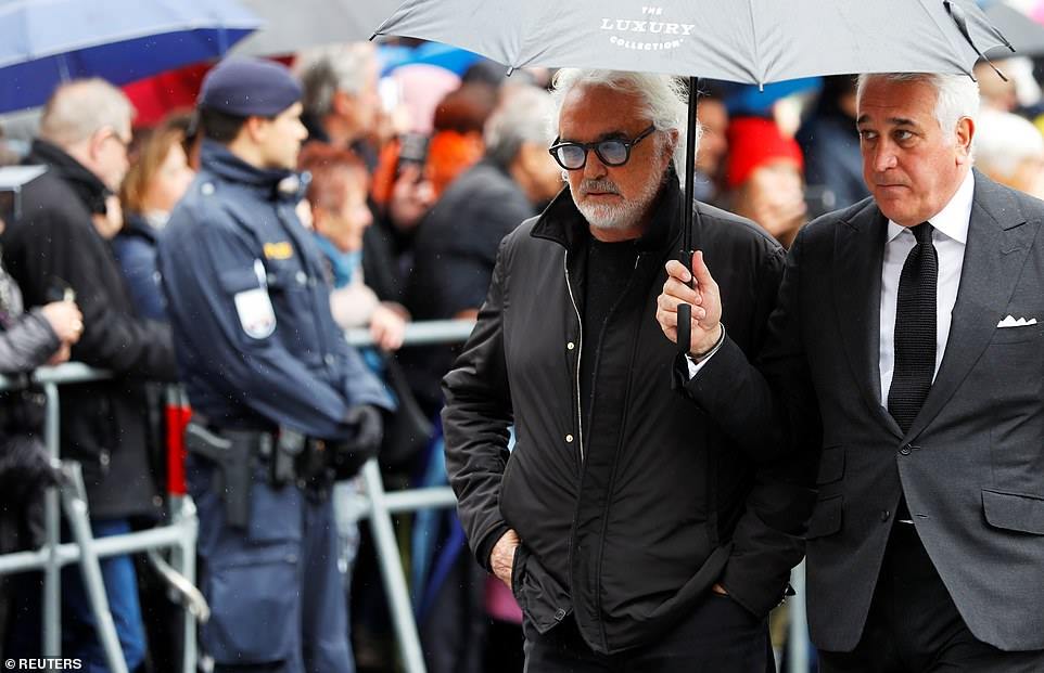 fu30-briatore-stroll.jpg