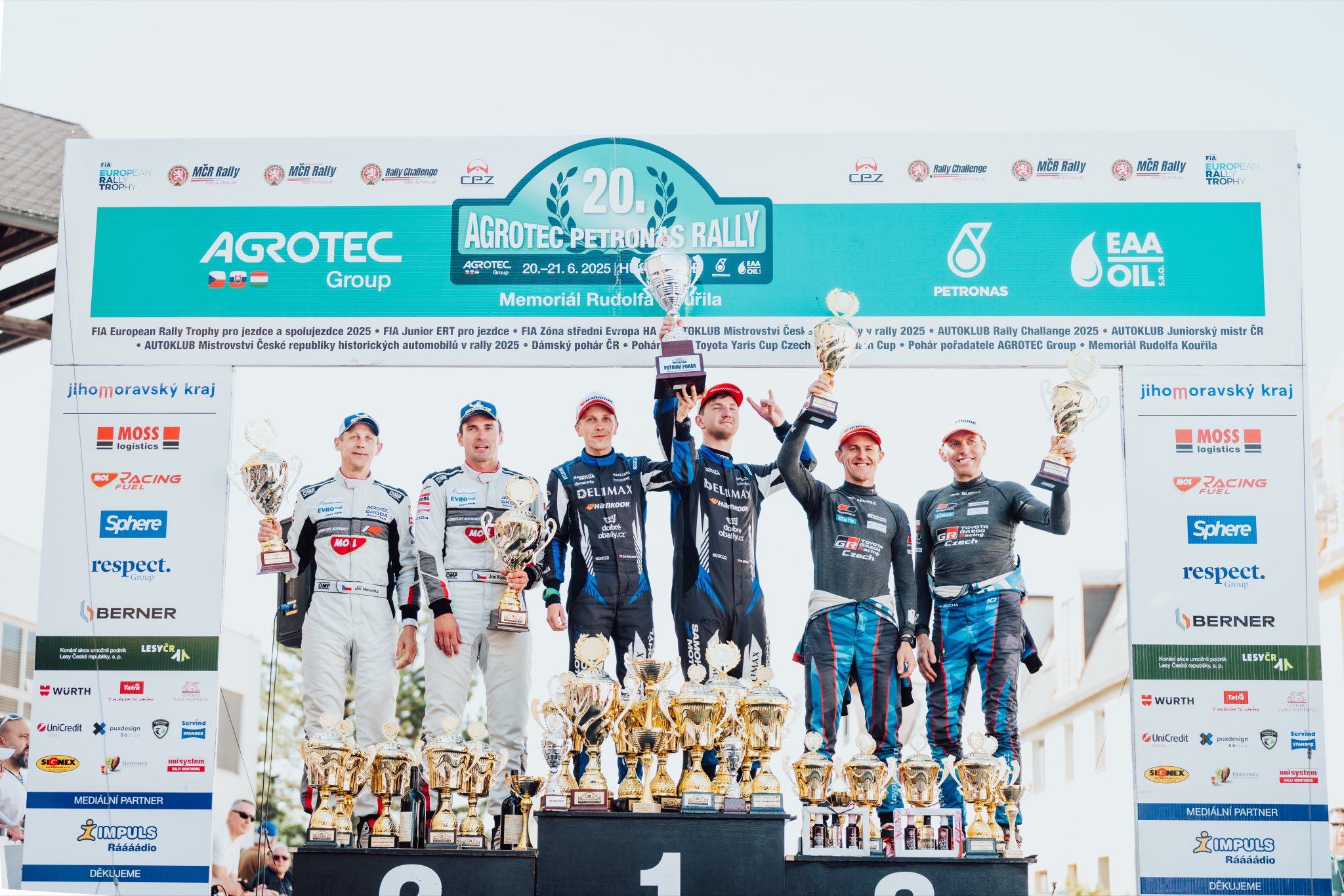 hust-podium1.jpg
