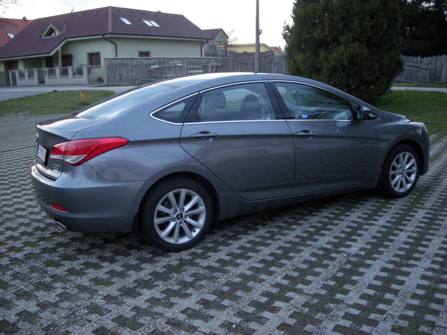 hyundai-i40-sedan-9027g.jpg