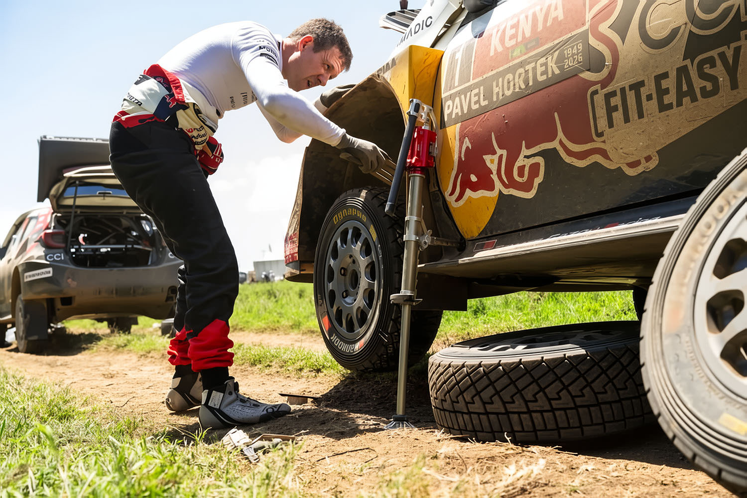 Toyota Gazoo Racing iy3cbrd7-ogier-safari-780x520.jpg