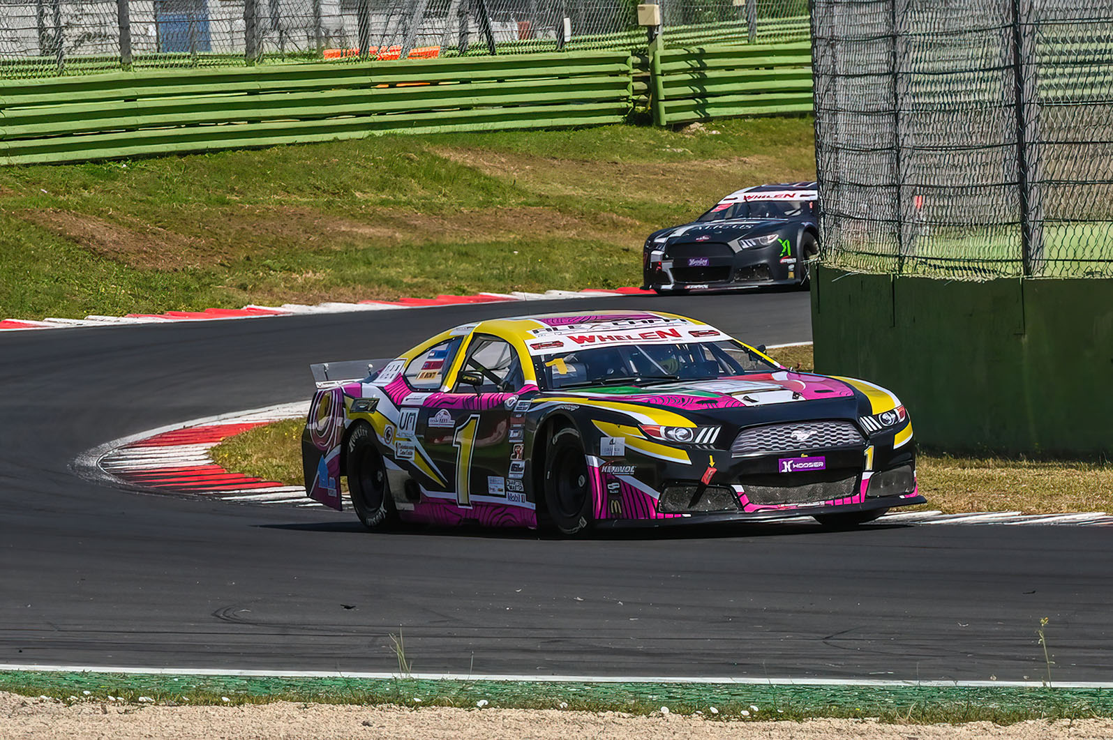 la-ford-mustang-n-1-di-academy-motorsport-in-azione-1.jpg