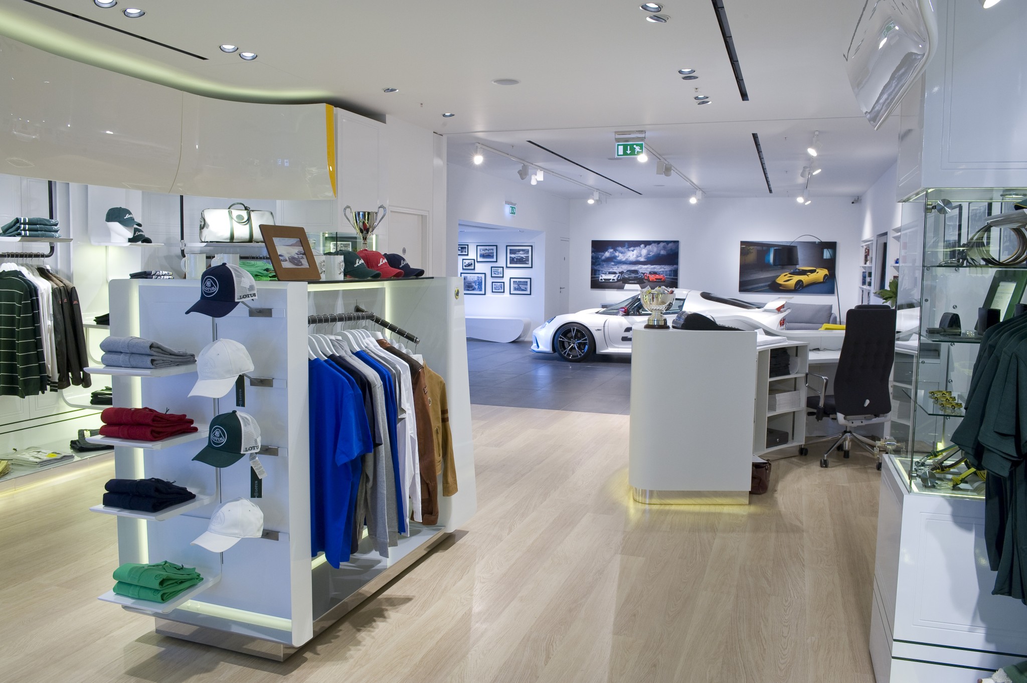 lotus-shop-08-12-11-40.jpg