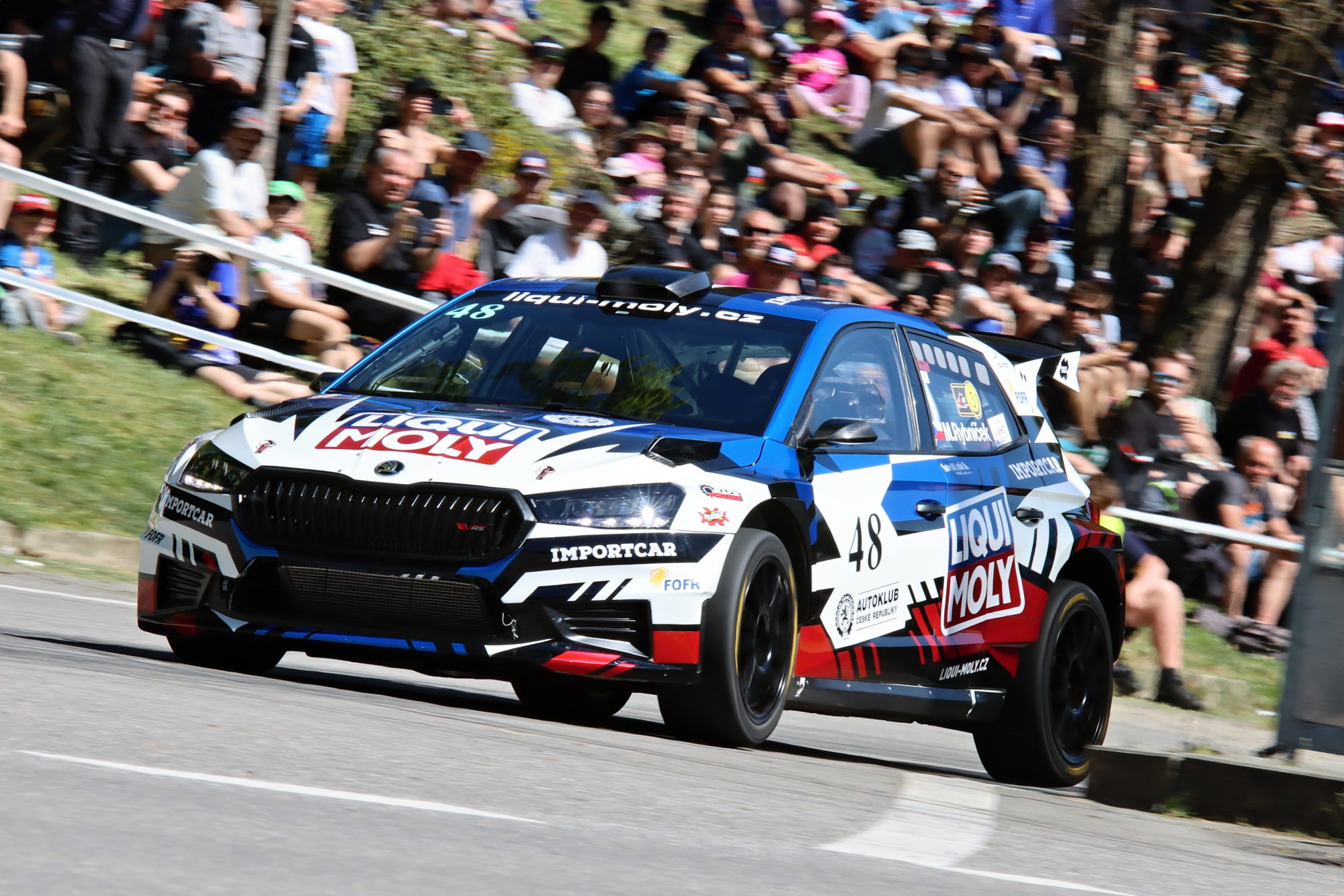 marek-rybnicek-se-predstavil-na-zameckem-vrchu-liqui-moly-za-volantem-novinky-skoda-fabii-rs-rally2.jpg