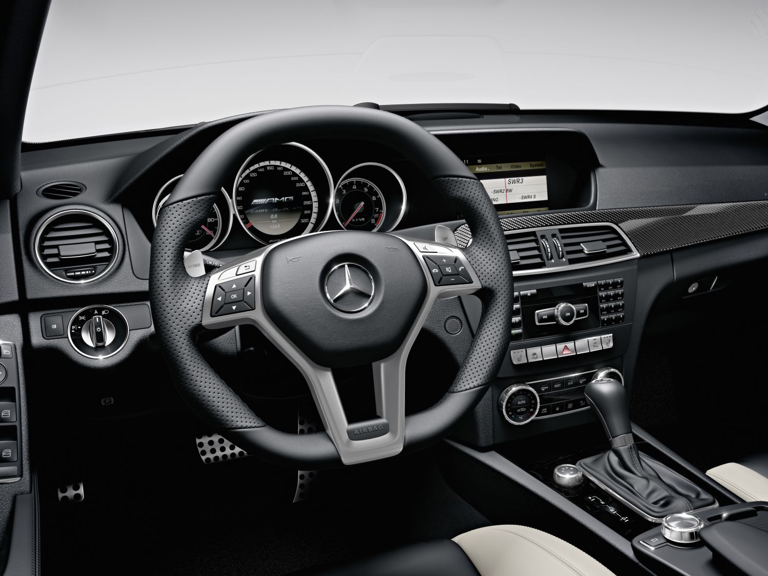merc-c63-amg-5569g.jpg