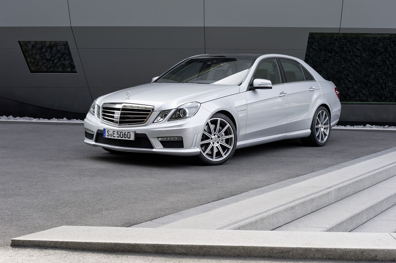 merc-e63-amg-5877g.jpg