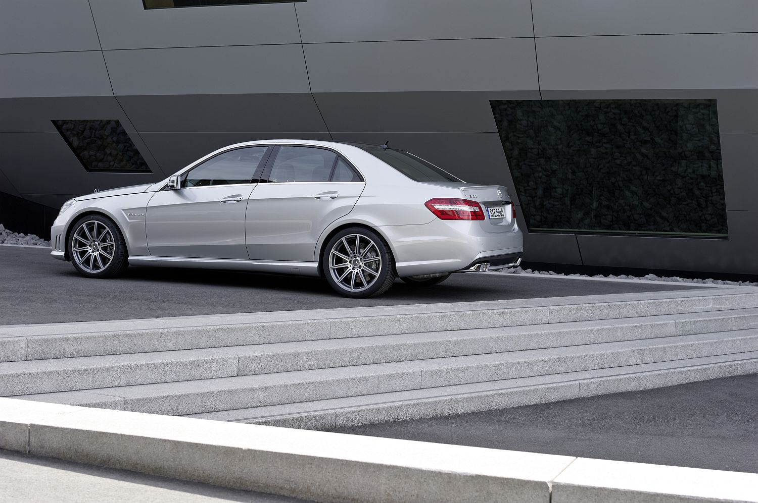 merc-e63-amg-5878g.jpg
