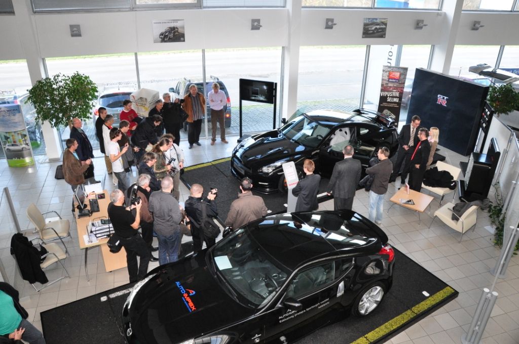 Nissan;Nečudo, že záujem novinárov o novinku bol veľký. nissan-gt-r-ba31g.jpg