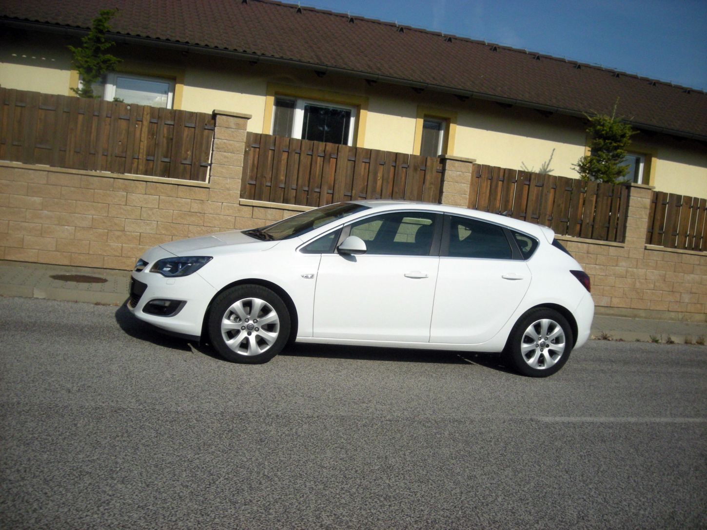 opel-astra-9675g.jpg
