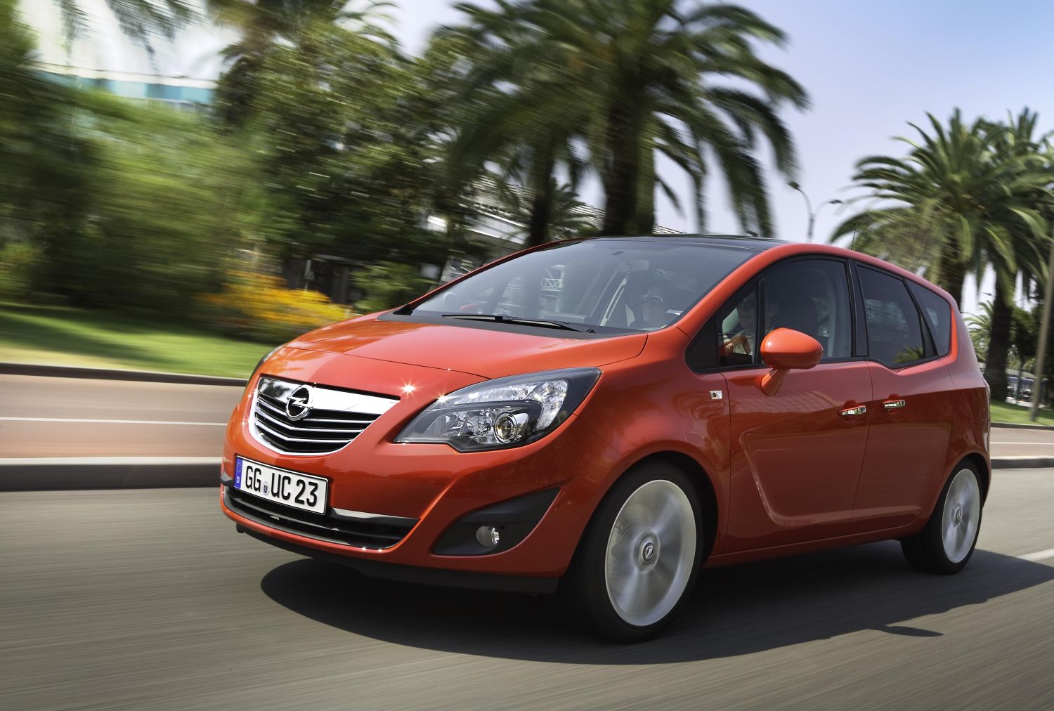 Opel;Z kompaktných automobilov porotcov najviac zaujal Opel Meriva. opel-meriva-r-g.jpg