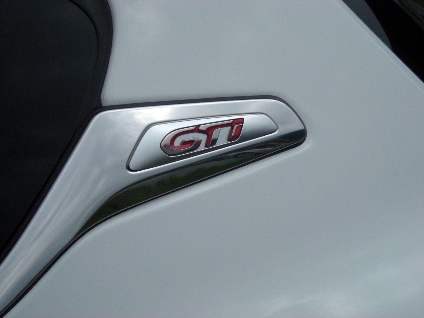 p208-gti-9135g.jpg